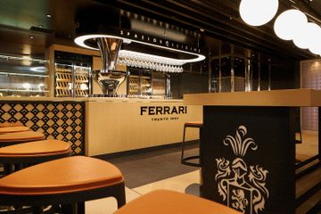 018_1599x1066_costa-toscana-ferrari-bar