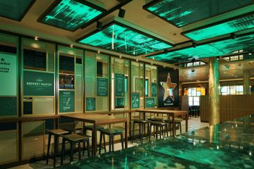 021_1599x1066_costa-toscana-heineken-bar