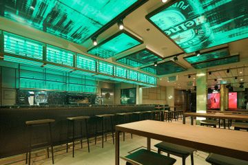 023_1599x1066_costa-toscana-heineken-bar