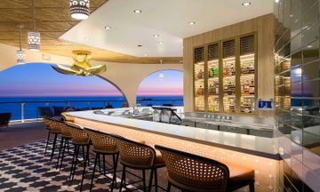 005_1600x960_celebrity-xcel-sunset-bar