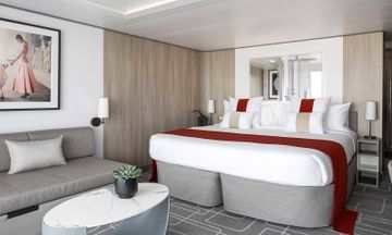 014_1600x960_celebrity-xcel-aqua-sky-suite