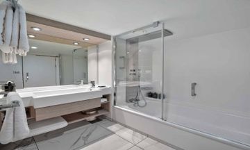 018_1600x960_celebrity-xcel-celebrity-suite