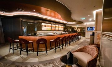 036_1600x960_celebrity-xcel-world-class-bar
