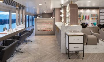 041_1600x960_celebrity-xcel-the-salon