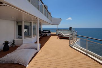 ML19-PenthouseSuite-Balcony1R