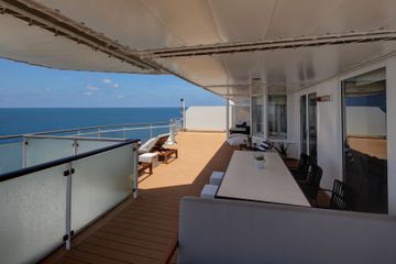 ML19-PenthouseSuite-Balcony2R