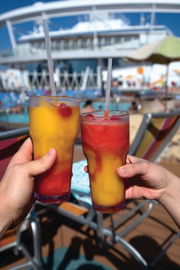 RCI_AL_MayInsta_MichaelShen_Cocktails_CMYK_RET