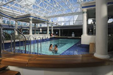 RCI_GR_Couple_Solarium2