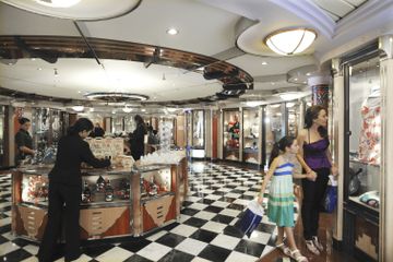 RCI_GR_Shops_onboard