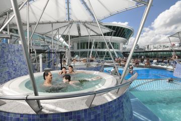 RCI_GR_Family_Jacuzzi