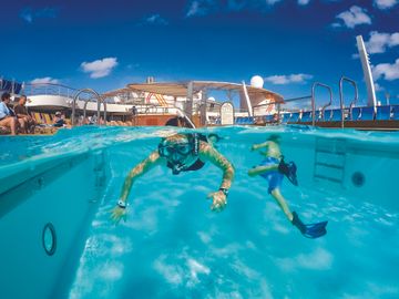 RCI_HM_theVons_MainSwimmingPool025_RET_CMYK