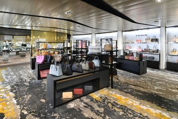 EG18-Shops3-BagsR