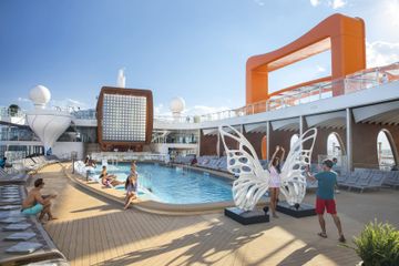 13_CelebrityEdge_Pool-Daytime_8685R
