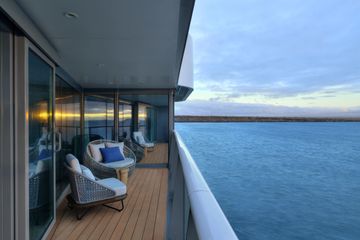 FL19-RoyalSuite-BalconyR