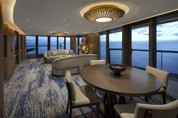 FL19-PenthouseSuite625-Living1R