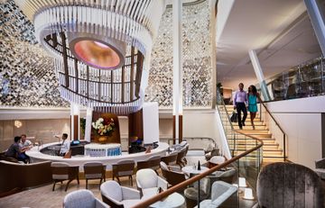 22_CelebrityEdge_GrandPlaza_15292 1
