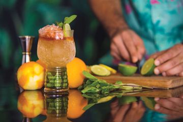RCI_MA_Miami_July2018_JordanDani_BambooRoom_Cocktails_0466_RET_CMYK
