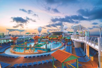 RCI_NV_CC_JSFamily_032019_Pooldeck_283_RET_CMYK