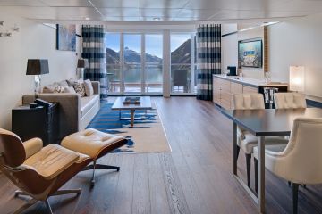 RCI_OV_GrandLoftSuite10324-Living1R_RET