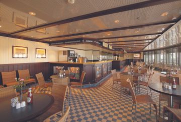 RCI_Serenade_SeaviewCafe