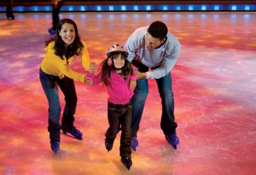 RCI_Voyager_IceSkating_2