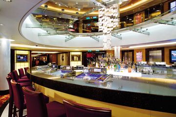 Бар (Cascades Bar)