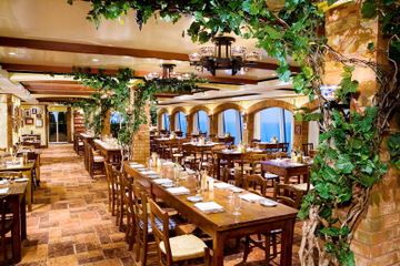 Итальянский ресторан (La Cucina Italian Restaurant)