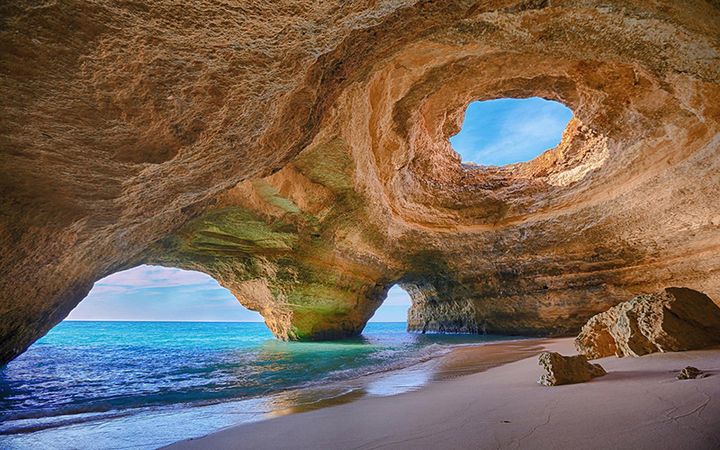CavesEstombar — Портимао, Португалия
