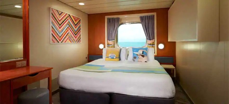 Каюта с окном "Family Oceanview Picture Window Stateroom"