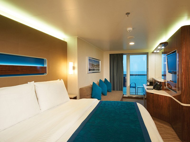 Каюта с балконом "Aft-Facing Balcony Stateroom"