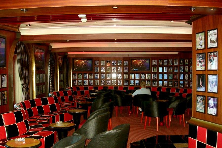 Спорт-бар Maguire's Sports Bar