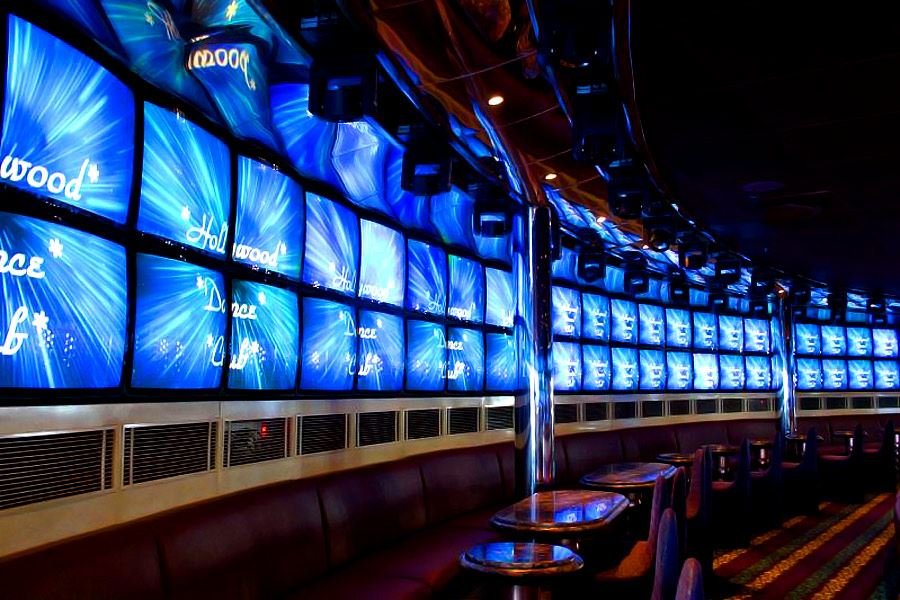 Ночной клуб Hollywood Dance Club