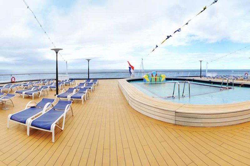 Бассейн с видом на море (Sea View Pool)