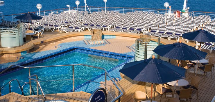Бассейн с видом на море (Sea View Pool)