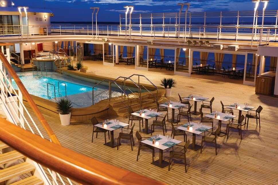silversea-luxury-cruise-silver-spirit-restaurant-pool-bar