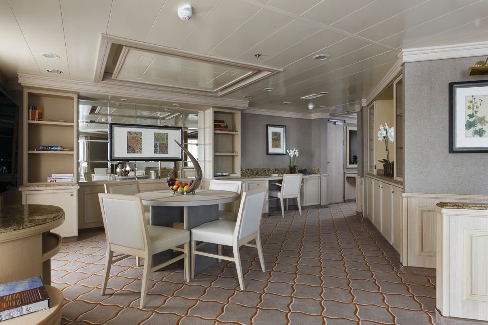 silversea-luxury-silver-spirit-ship-grand-suite
