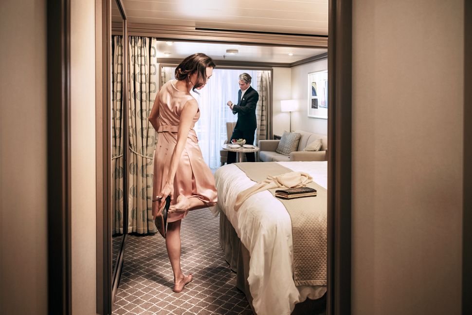 silversea-luxury-cruises-silver-muse-suite-couple