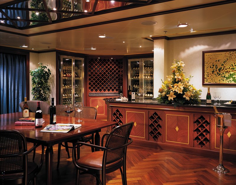 Винный погреб (LaChampagne Wine Room)