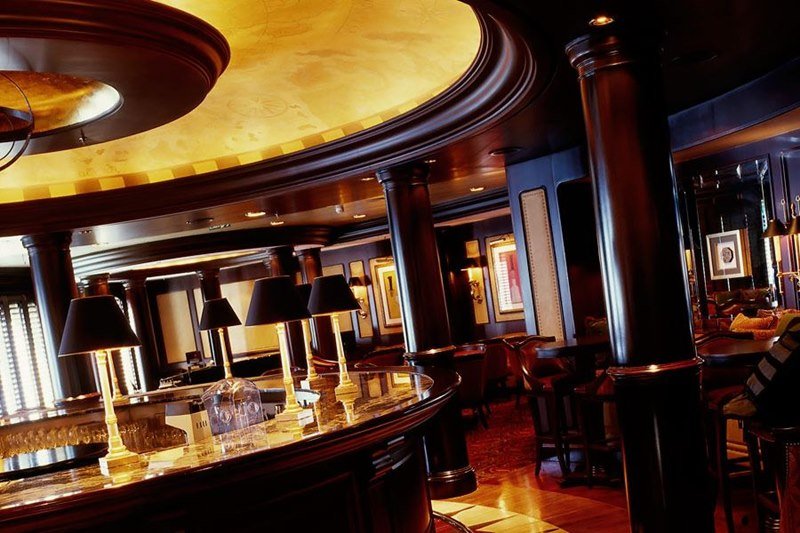 Бар Avenue Saloon Bar