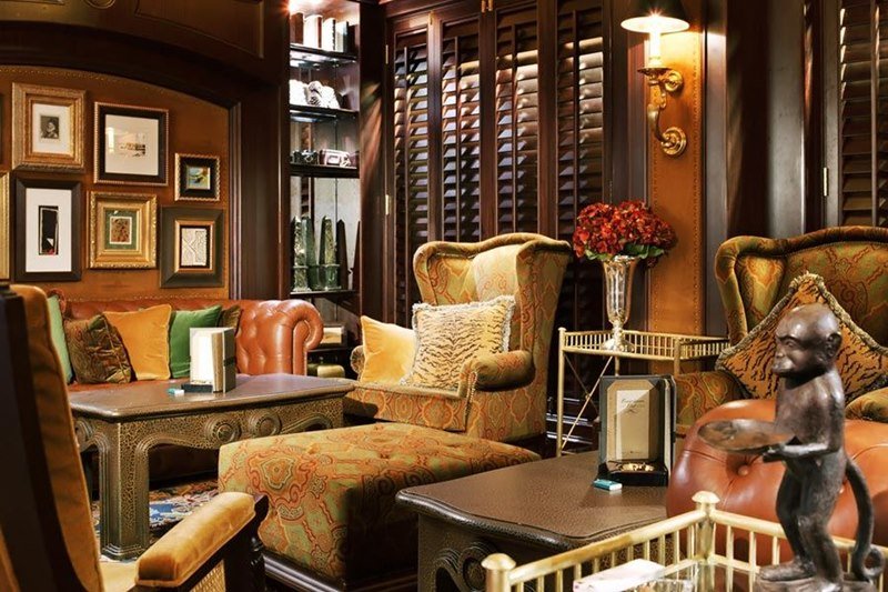 Сигарный бар Connoisseur Club