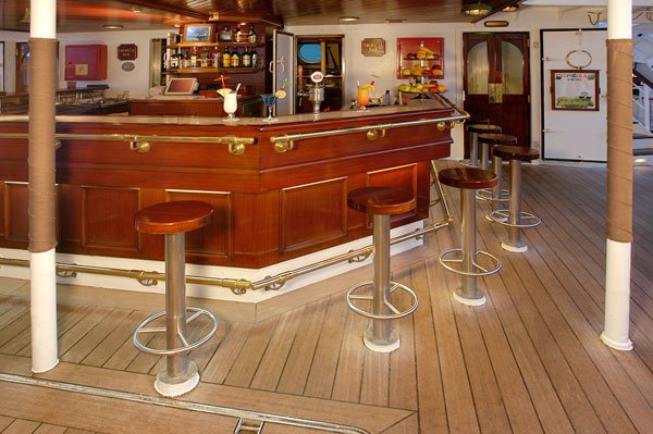 Бар Tropical Bar 