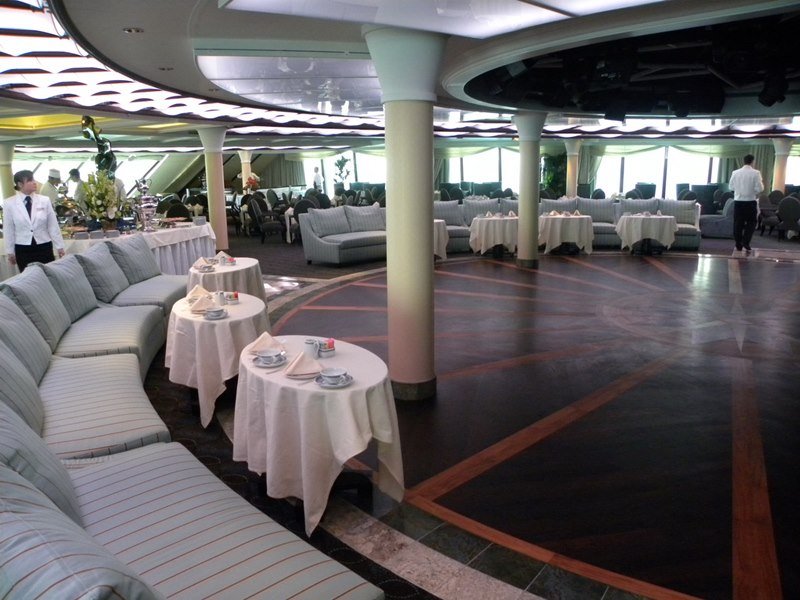 Танцевальная зона Horizons Lounge