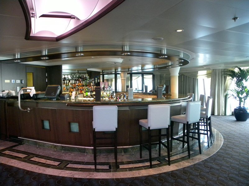 Бар в Horizons Lounge