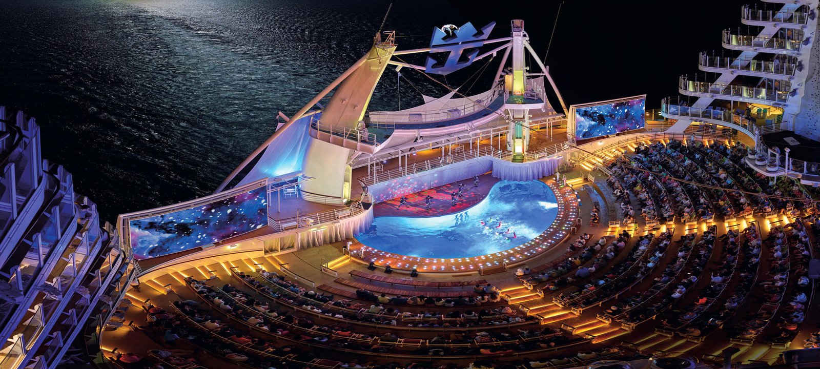 RCI_HM_MU22703_RESS_Main_Tile_Aquatheater_SDE_2-crop