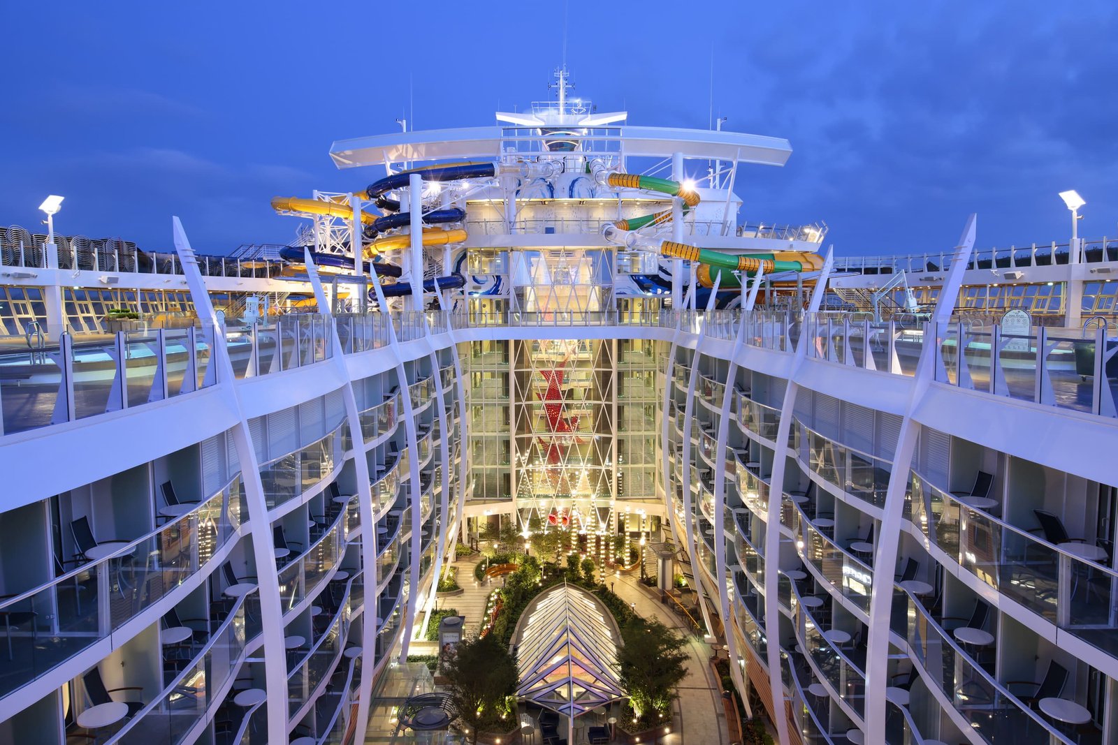 RCI_HM_Deck15FwdNightR
