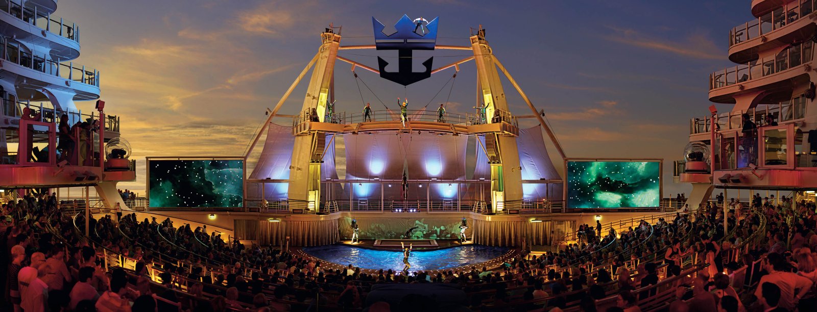 RCI_HM_MU22703_RESS_Aquatheatre-CNTR_WORKING_V2-crop