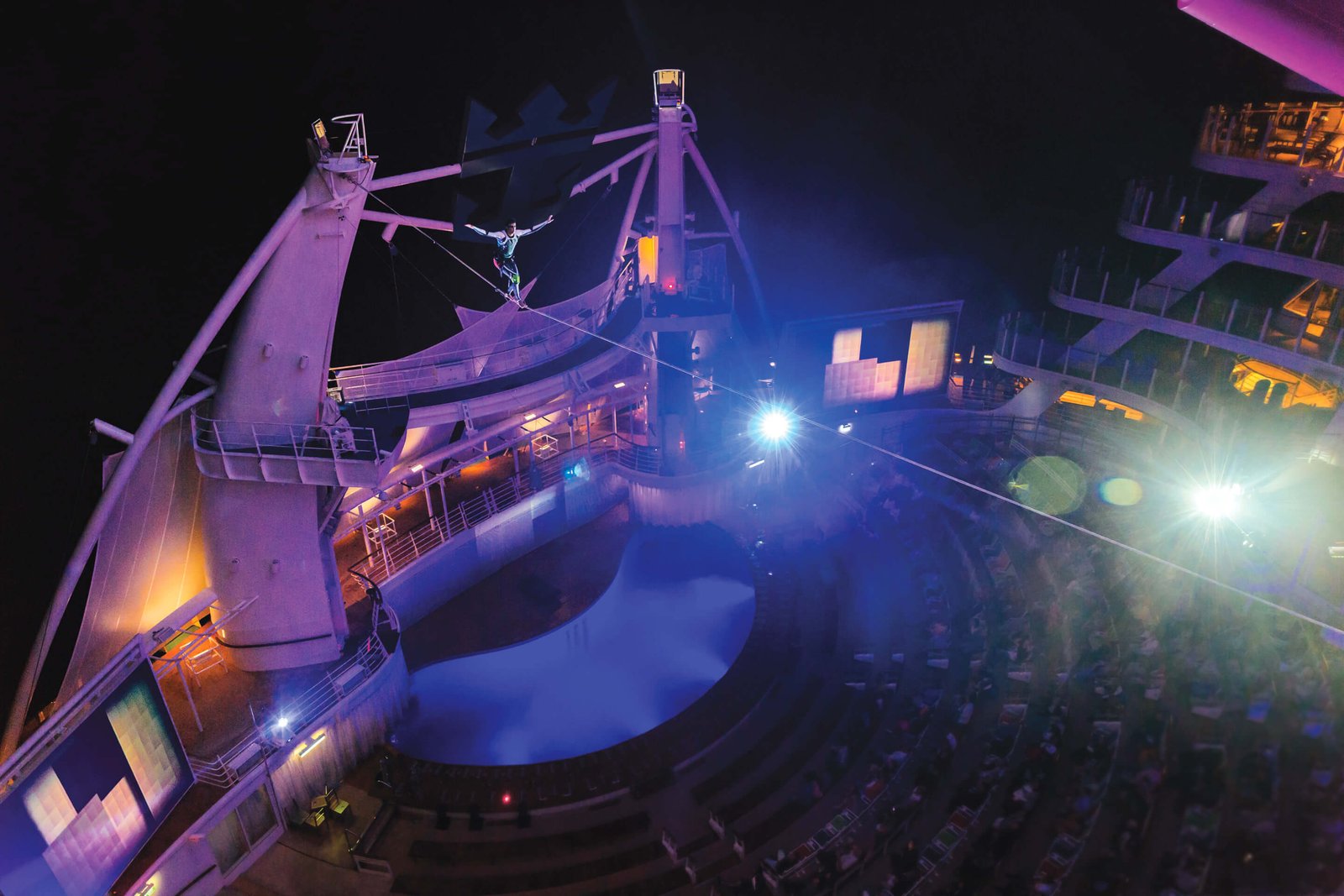RCI_HM_aqua_theater_show-CB9_8235_RET_CMYK