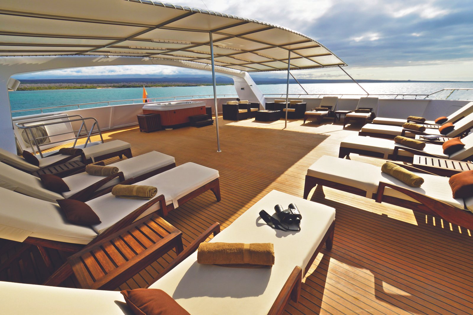 XO Sun Deck-6940-HIGH