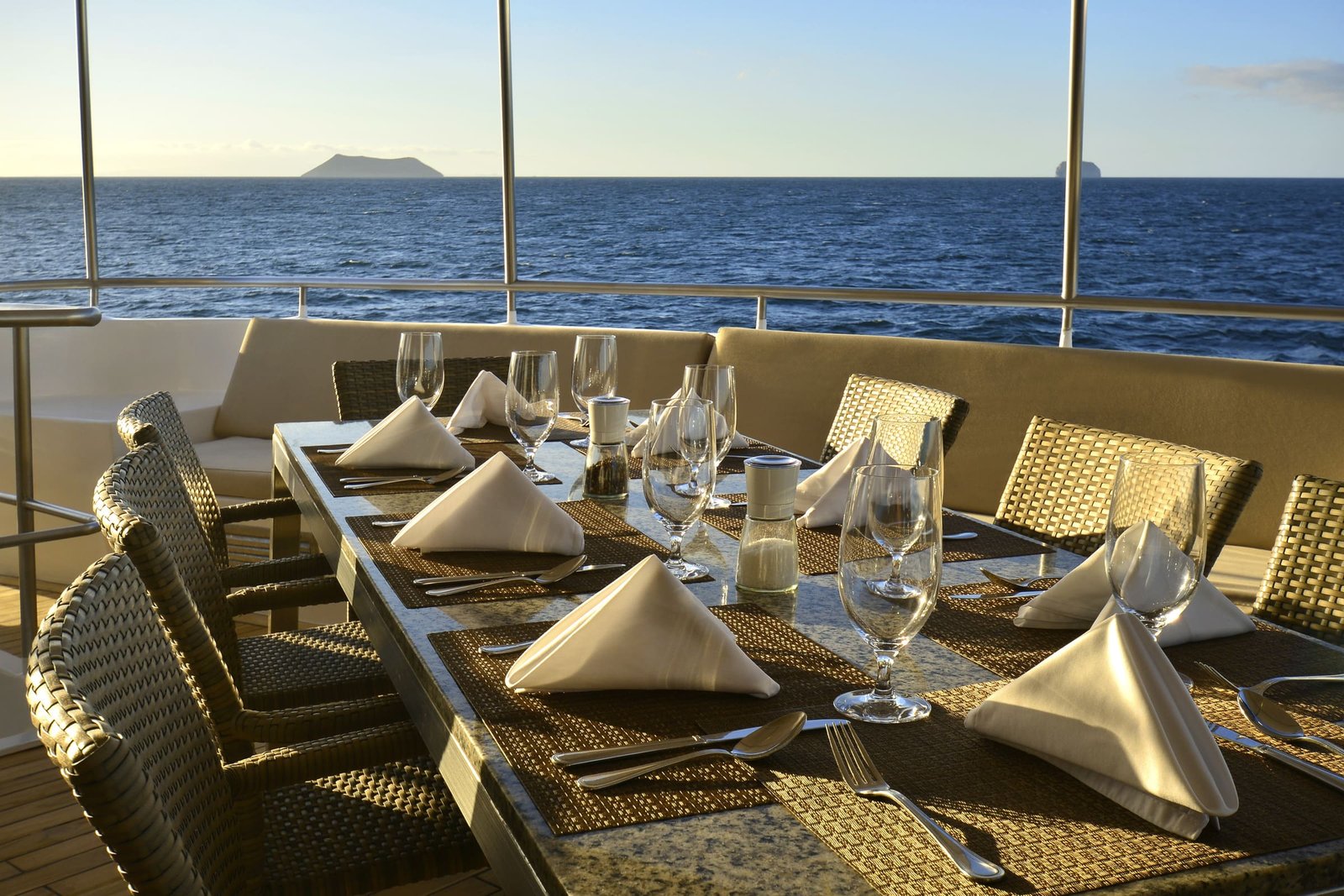 Xploration-Alfresco dining