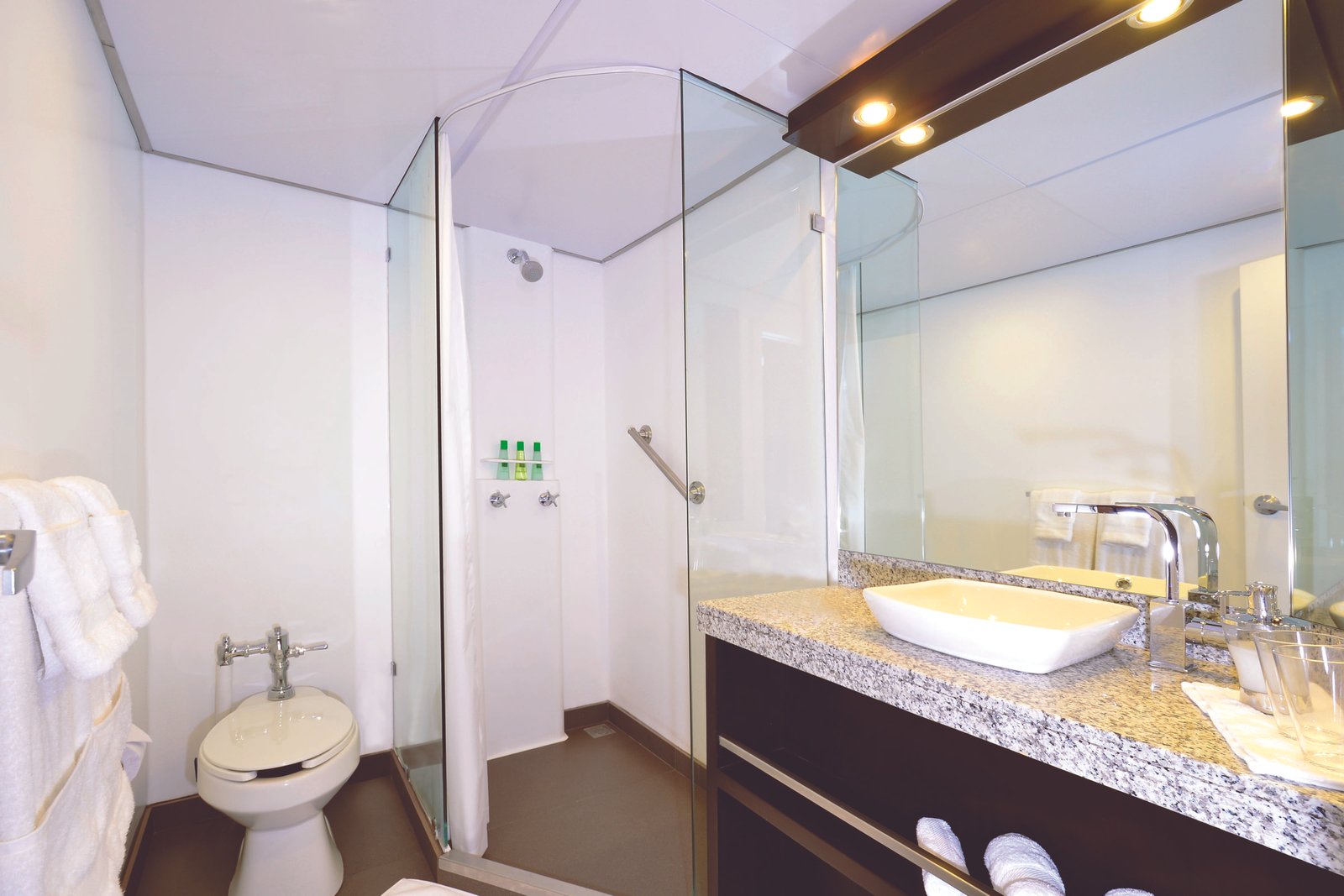 XO -Bathroom-6337-HIGH